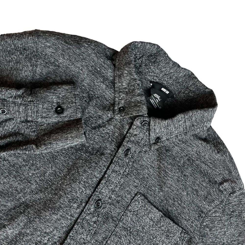 Nike SB Men’s Long Sleeve Button Down Shirt Small